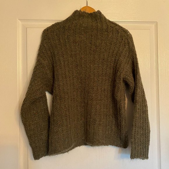 Cozy Chunky Knit Sweater - Picture 5 of 5